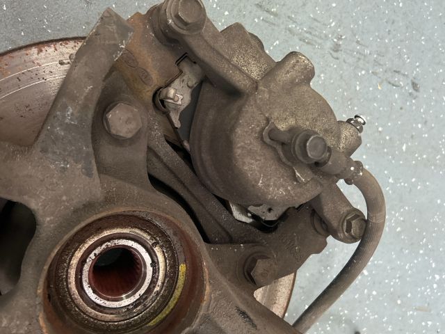 bontott KIA CEED Bal első Féknyereg Munkahengerrel