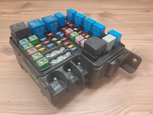 bontott KIA CEED Biztosítéktábla Motortér