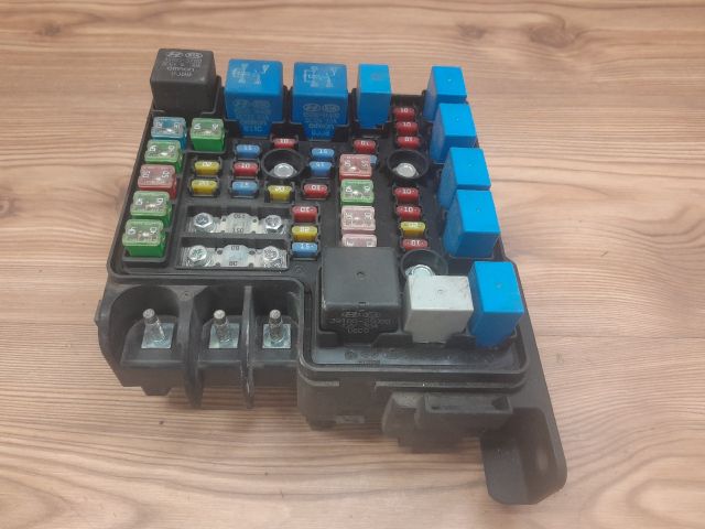 bontott KIA CEED Biztosítéktábla Motortér