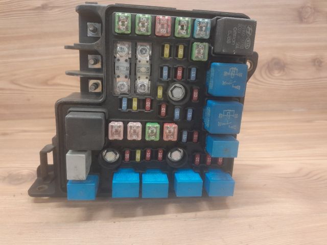 bontott KIA CEED Biztosítéktábla Motortér