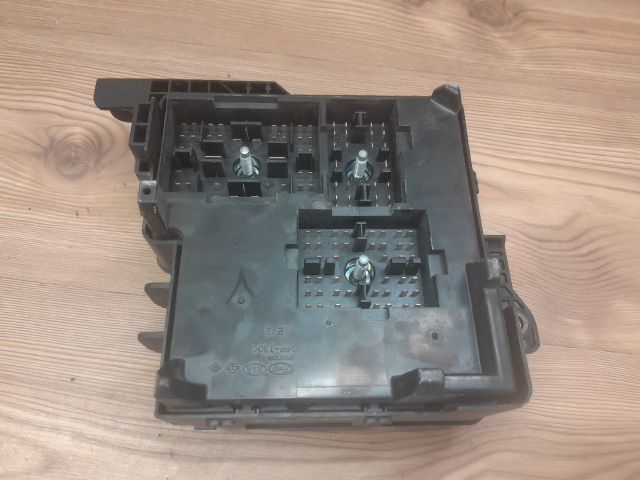 bontott KIA CEED Biztosítéktábla Motortér