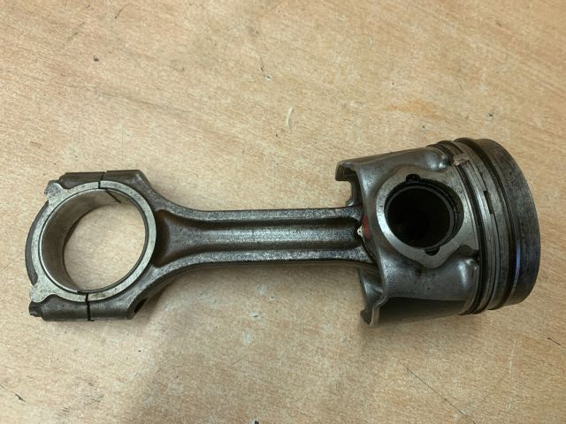 bontott KIA CEED Dugattyú és Hajtókar