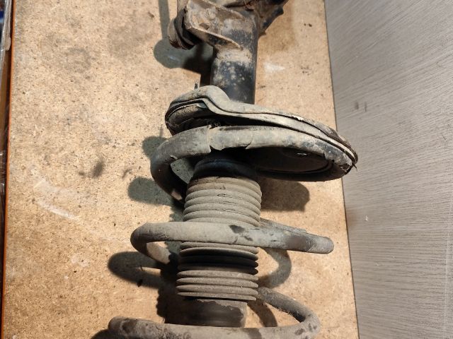 bontott KIA CEED Bal első Gólyaláb (Lengécsillapító, Rugó)