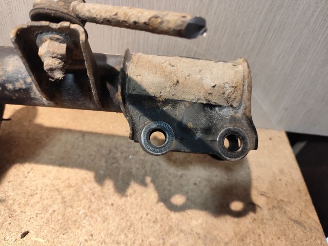 bontott KIA CEED Bal első Gólyaláb (Lengécsillapító, Rugó)