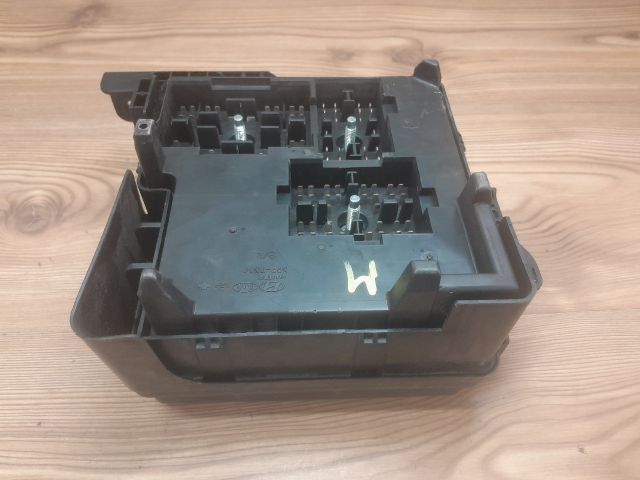 bontott KIA CEED Biztosítéktábla Motortér