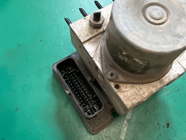 bontott KIA CEED ABS Kocka