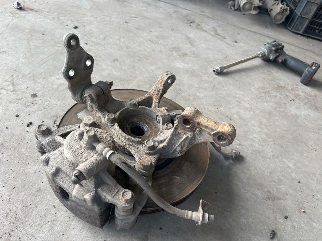 bontott KIA CEED Bal első Csonkállvány Kerékaggyal