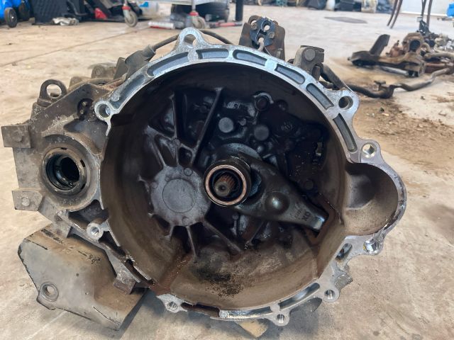 bontott KIA CEED Váltó (Mechanikus)