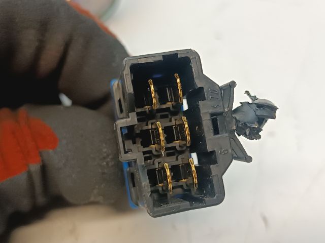 bontott KIA CEED Gyújtáskapcsoló Házzal