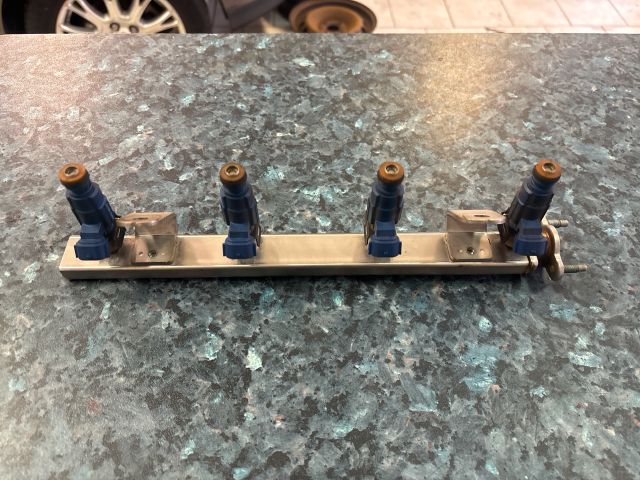 bontott KIA CEED Porlasztó Sor / Híd