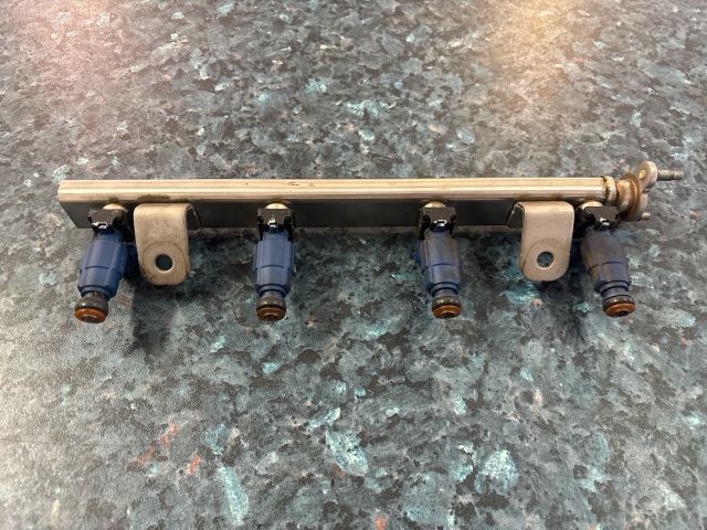 bontott KIA CEED Porlasztó Sor / Híd