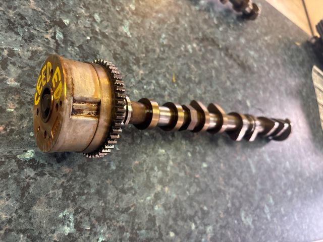 bontott KIA CEED Szívó Vezérműtengely