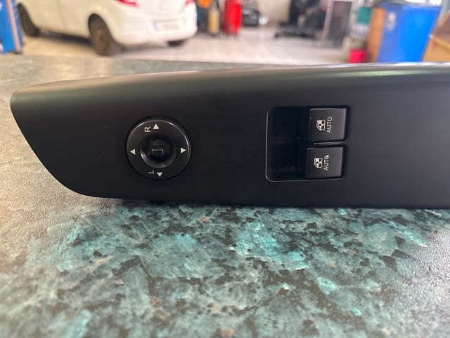 bontott KIA CEED Ablakemelő Kapcsoló Négyes / Kettes