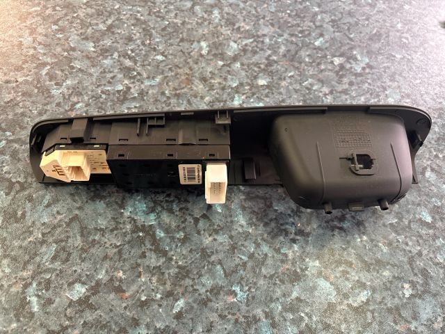 bontott KIA CEED Ablakemelő Kapcsoló Négyes / Kettes