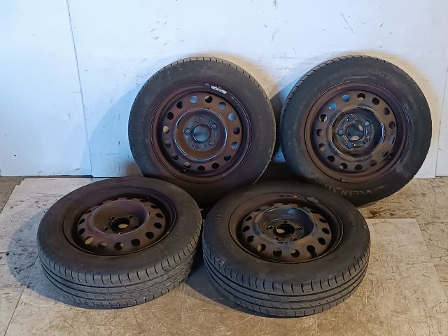 bontott KIA CEED Acélfelni Szett Gumival