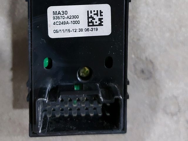 bontott KIA CEED Bal első Ablakemelő Kapcsoló