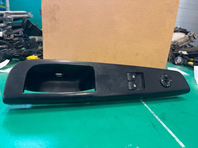 bontott KIA CEED Bal első Ablakemelő Kapcsoló