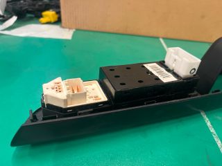 bontott KIA CEED Bal első Ablakemelő Kapcsoló