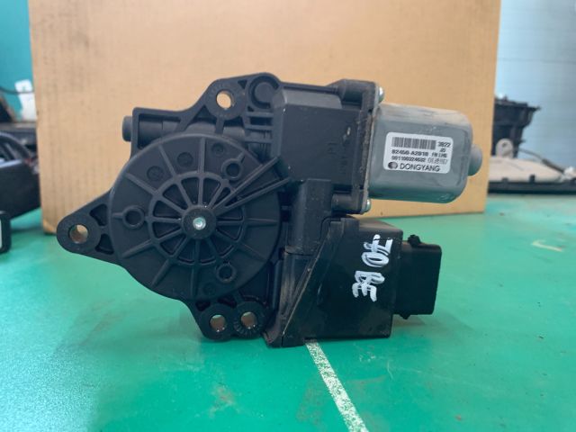 bontott KIA CEED Bal első Ablakemelő Motor