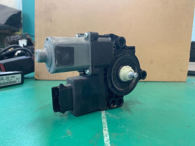 bontott KIA CEED Bal első Ablakemelő Motor