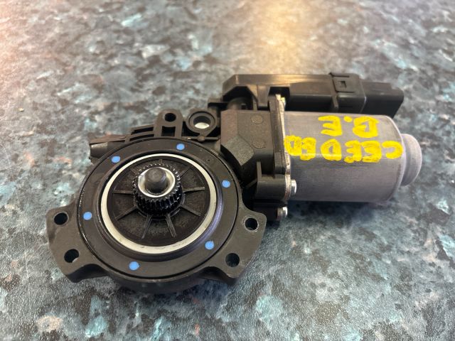 bontott KIA CEED Bal első Ablakemelő Motor