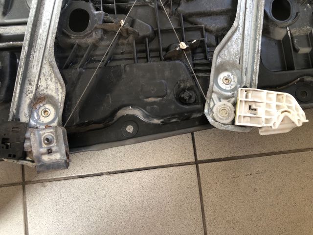 bontott KIA CEED Bal első Ablakemelő Szerkezet (Elektromos)