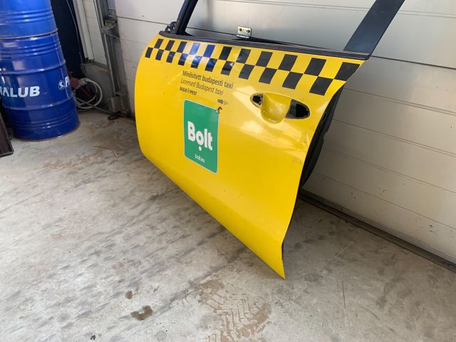 bontott KIA CEED Bal első Ajtó (Üres lemez)