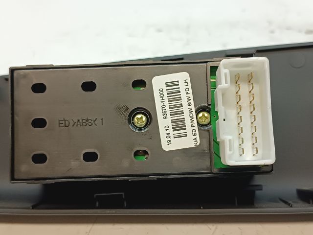 bontott KIA CEED Bal első Ajtóbehúzó