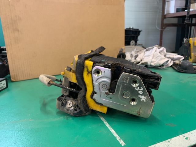 bontott KIA CEED Bal első Ajtózár