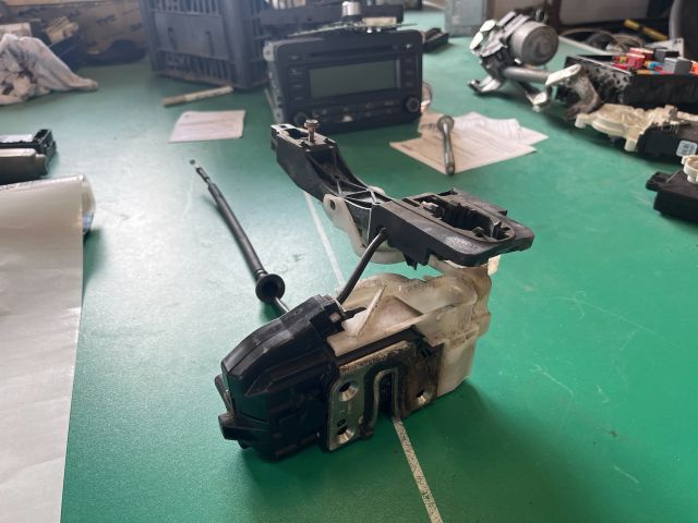 bontott KIA CEED Bal első Ajtózár