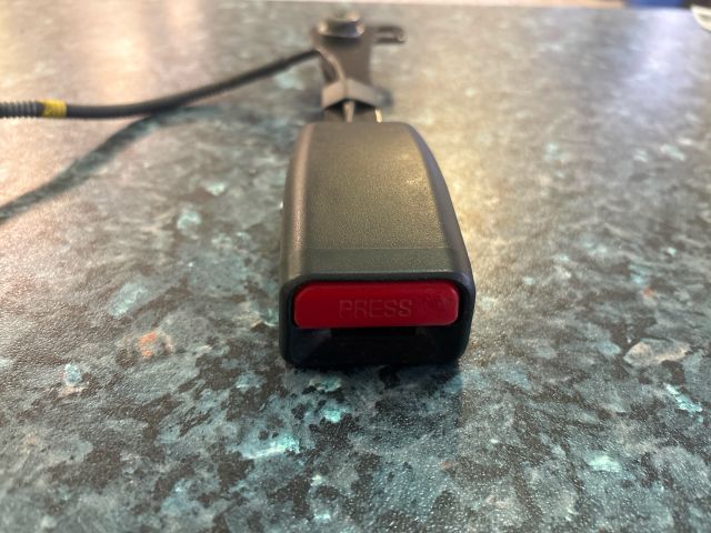 bontott KIA CEED Bal első Biztonsági Öv Csat