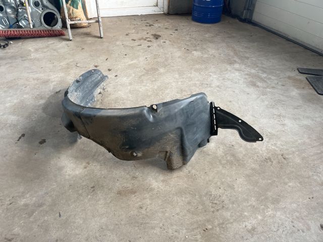 bontott KIA CEED Bal első Dobbetét (Kerékjárati, Műanyag)