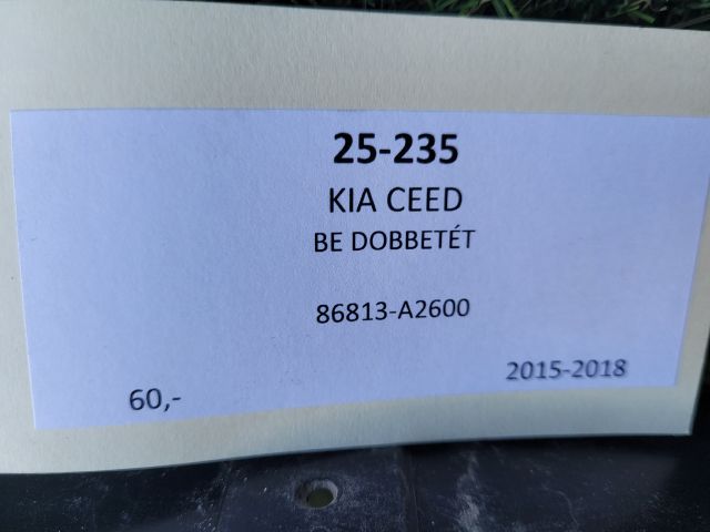 bontott KIA CEED Bal első Dobbetét (Kerékjárati, Műanyag)
