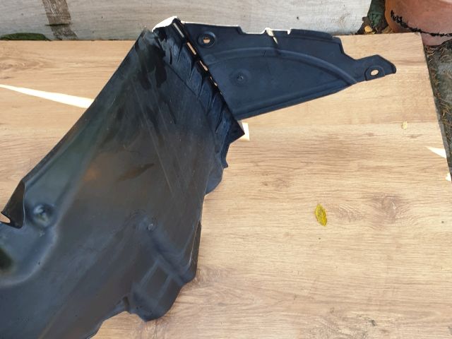 bontott KIA CEED Bal első Dobbetét (Kerékjárati, Műanyag)