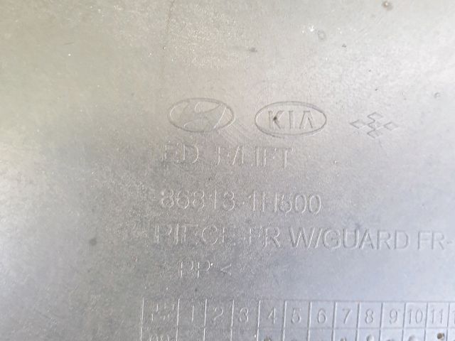 bontott KIA CEED Bal első Dobbetét (Kerékjárati, Műanyag)