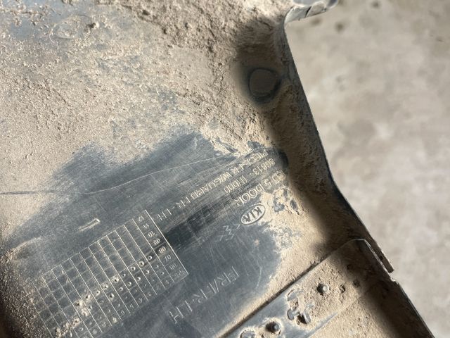 bontott KIA CEED Bal első Dobbetét (Kerékjárati, Műanyag)