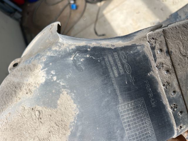 bontott KIA CEED Bal első Első Dobbetét (Kerékjárati, Műanyag)