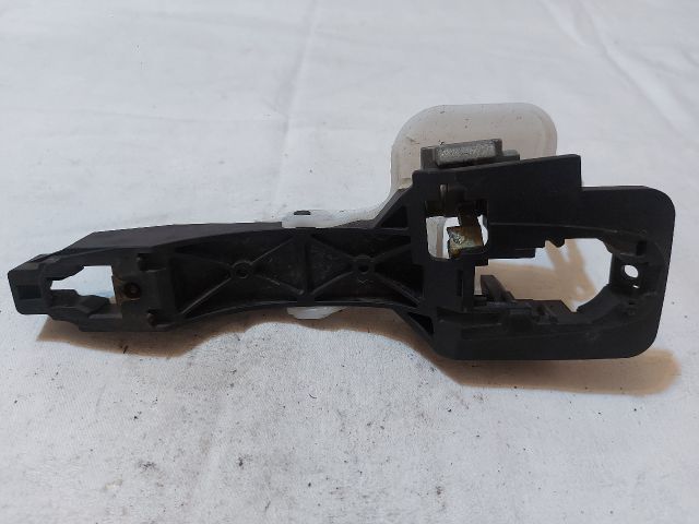 bontott KIA CEED Bal első Külső Kilincsfészek