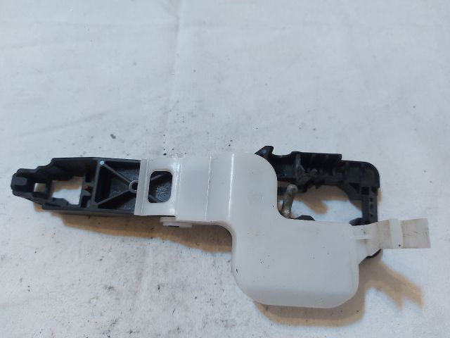 bontott KIA CEED Bal első Külső Kilincsfészek