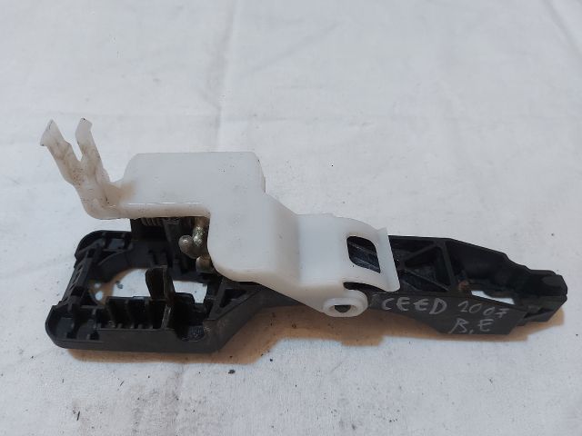 bontott KIA CEED Bal első Külső Kilincsfészek