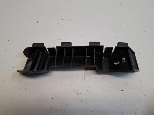 bontott KIA CEED Bal első Lökhárító Tartó (Műanyag)