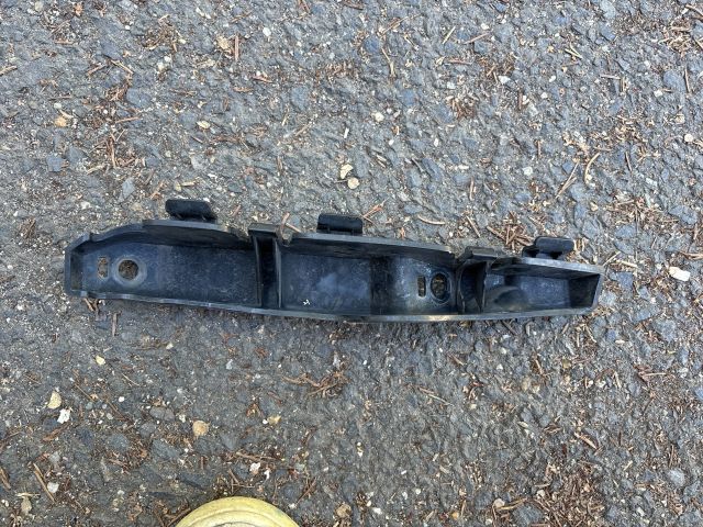 bontott KIA CEED Bal első Oldal Lökhárító Tartó (Műanyag)