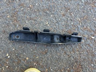 bontott KIA CEED Bal első Oldal Lökhárító Tartó (Műanyag)