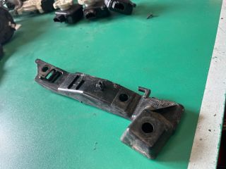 bontott KIA CEED Bal első Oldal Lökhárító Tartó (Műanyag)