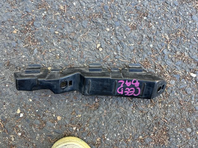 bontott KIA CEED Bal első Oldal Lökhárító Tartó (Műanyag)