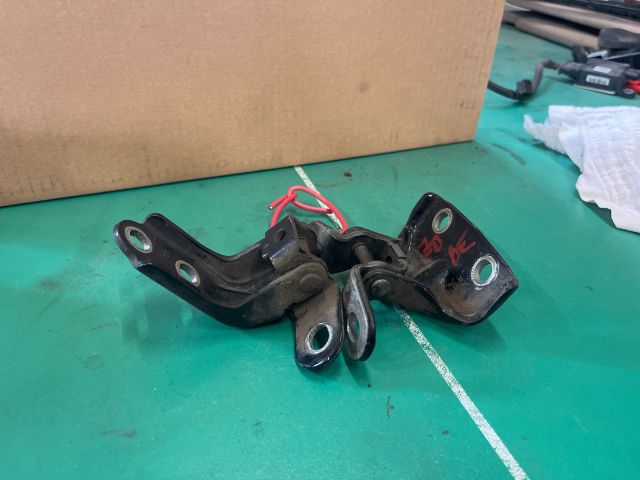 bontott KIA CEED Bal első Zsanér