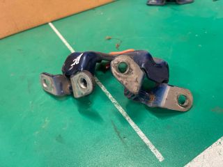 bontott KIA CEED Bal első Zsanér