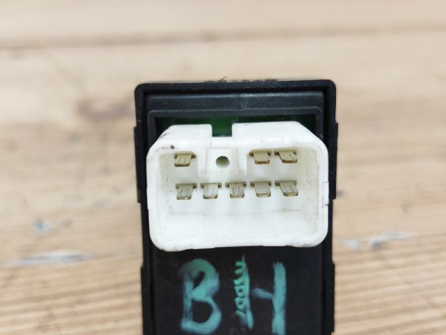 bontott KIA CEED Bal hátsó Ablakemelő Kapcsoló