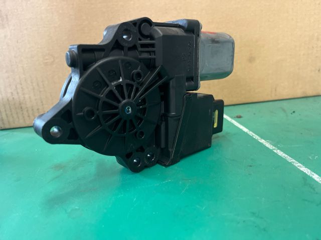 bontott KIA CEED Bal hátsó Ablakemelő Motor