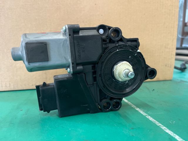 bontott KIA CEED Bal hátsó Ablakemelő Motor